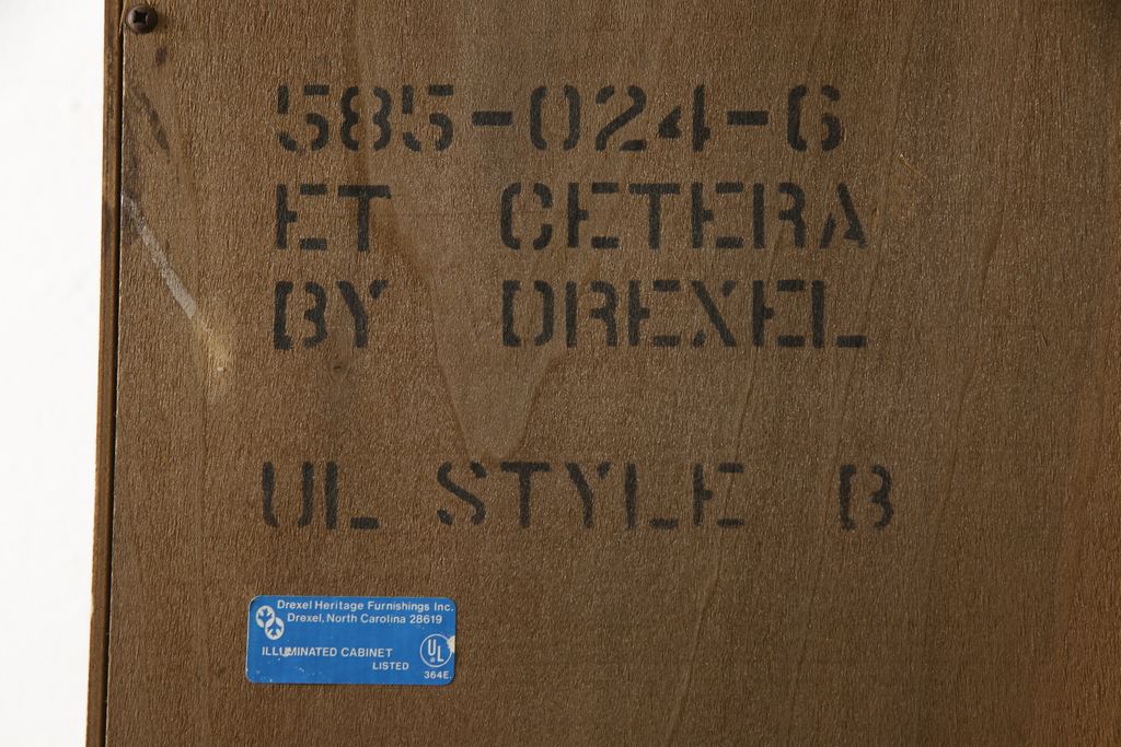 中古　DREXEL HERITAGE(ドレクセルヘリテイジ)　エレガントな雰囲気を醸し出すキュリオケース(飾り棚、ガラスケース、ショーケース)(R-058771)