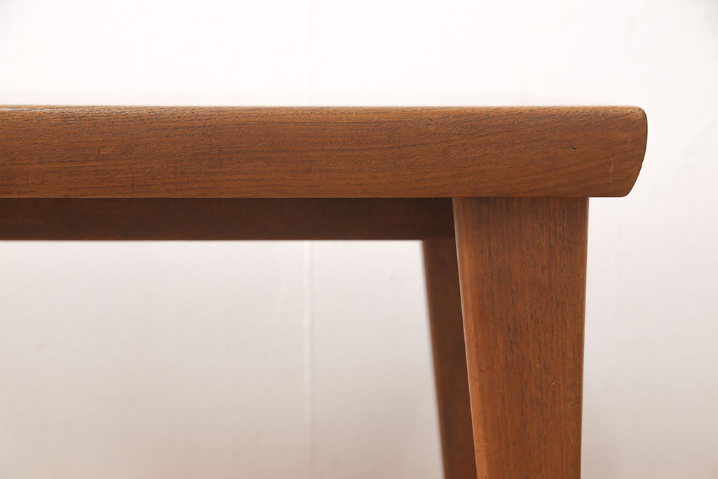 デンマークビンテージ　チーク材　幅広いシーンに使える!持ち運びに便利な折りたたみローテーブル(サイドテーブル、リビングテーブル、ヴィンテージ)(R-053328)