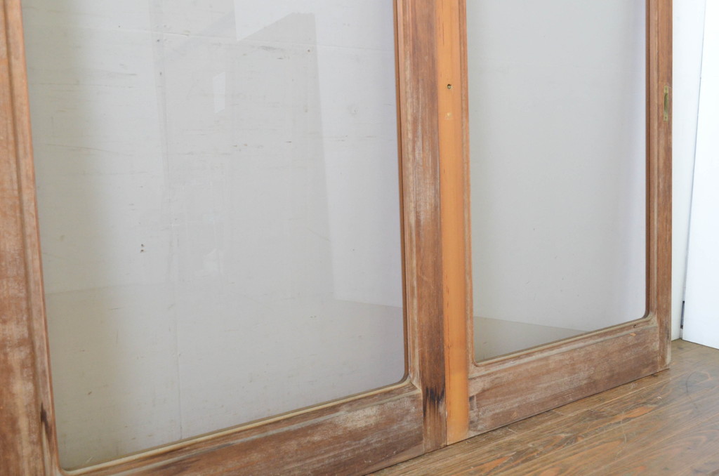 中古　スモークガラス入り　シンプルで取り入れやすい数寄屋の大判ガラス戸4枚セット(引き戸)(R-064112)