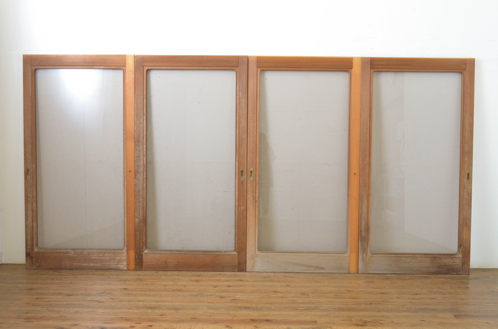 中古　スモークガラス入り　シンプルで取り入れやすい数寄屋の大判ガラス戸4枚セット(引き戸)(R-064113)
