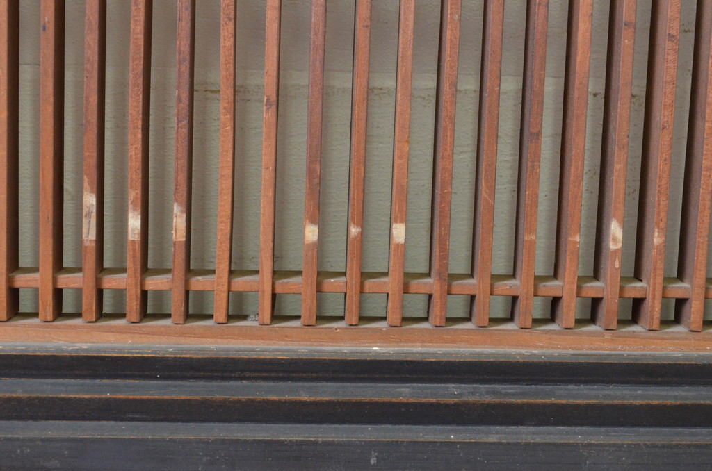 アンティーク建具　整然と並んだ格子が美しい大振りな筬欄間2枚セット(明かり取り、明り取り、オサランマ、おさらんま)(R-064336)