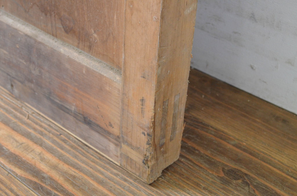 アンティーク建具　歴史を刻んだ風合いが趣あるマス目格子蔵戸1枚(玄関戸、引き戸)(R-064137)