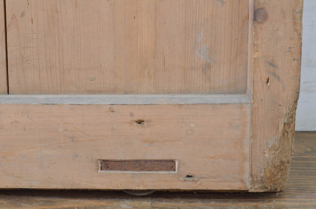 アンティーク建具　歴史を刻んだ風合いが趣あるマス目格子蔵戸1枚(玄関戸、引き戸)(R-064137)