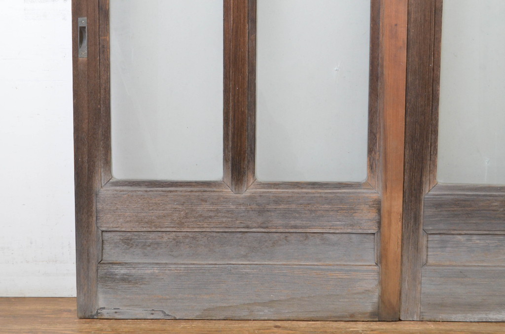 アンティーク建具　経年を感じる風合いが魅力の玄関戸2枚セット(ガラス戸、引き戸)(R-064277)