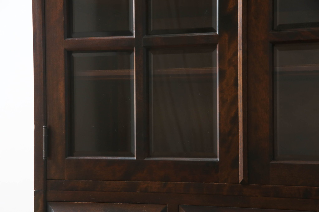 中古　北海道民芸家具　HM160K　洗練された佇まいが上品な食器棚(本箱、収納棚、飾り棚、キャビネット)(R-070146)