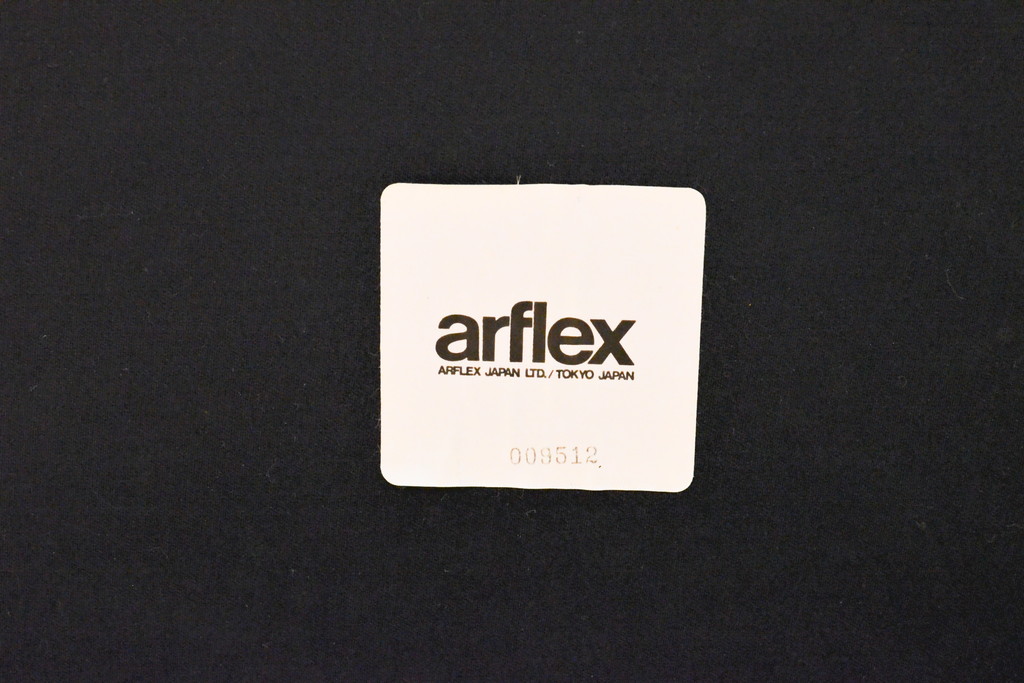 中古　arflex(アルフレックス)　GIUBBA(ジュバ)　無駄のないシンプルさが魅力的な2人掛けソファ+オットマンのセット(定価約45万円)(ラブソファ、二人掛け)(R-059748)