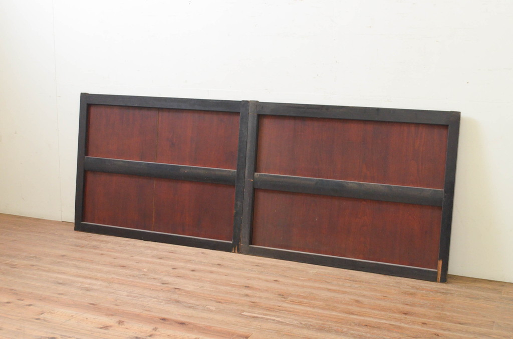 アンティーク建具　漆塗り　落ち着いた和の空間を演出する板戸窓2枚セット(引き戸)(R-069658)
