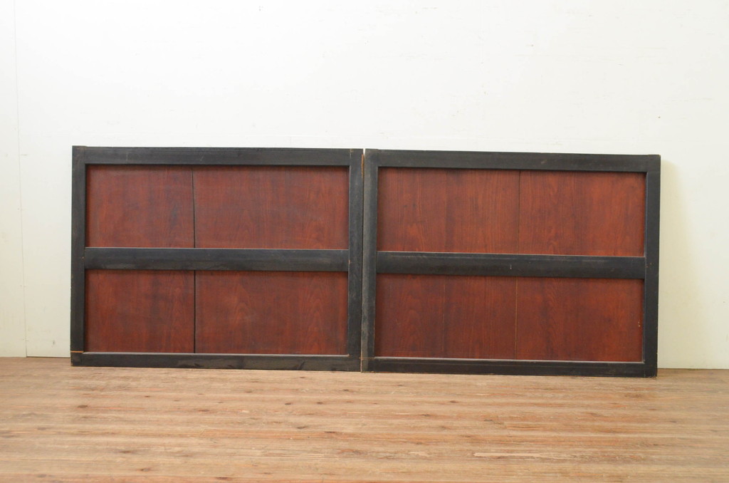 アンティーク建具　漆塗り　落ち着いた和の空間を演出する板戸窓2枚セット(引き戸)(R-069661)