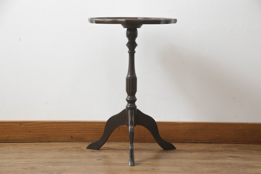 イギリスアンティーク　クラシカルな佇まいが魅力のレザートップワインテーブル(サイドテーブル、コーヒーテーブル、カフェテーブル、丸テーブル、ラウンドテーブル、花台、英国)(R-065844)