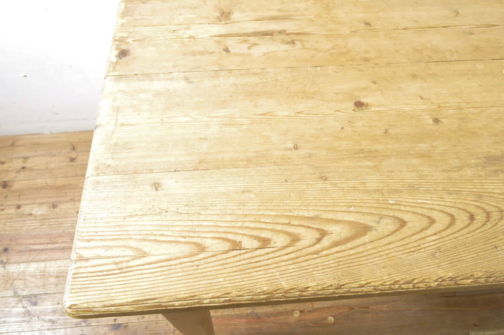 フランスアンティーク　オールドパイン材　ナチュラルインテリアにおすすめ!明るい木色があたたかみを感じるフレンチテーブル(ダイニングテーブル、4人掛け、6人掛け、作業台、食卓)(R-064216)