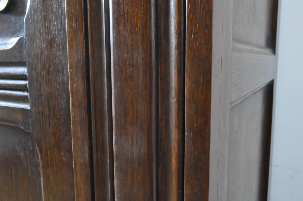 イギリスアンティーク　オーク材　クラシカルな佇まいが魅力の小振りなワードローブ(洋服タンス、衣装タンス、収納棚)(R-064445)