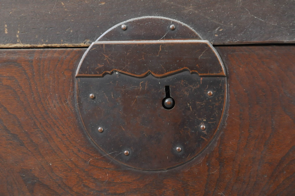 アンティーク家具　銅金具　一本物の収納箪笥キャビネット(水屋箪笥、夜具箪笥、布団箪笥)(R-036623)