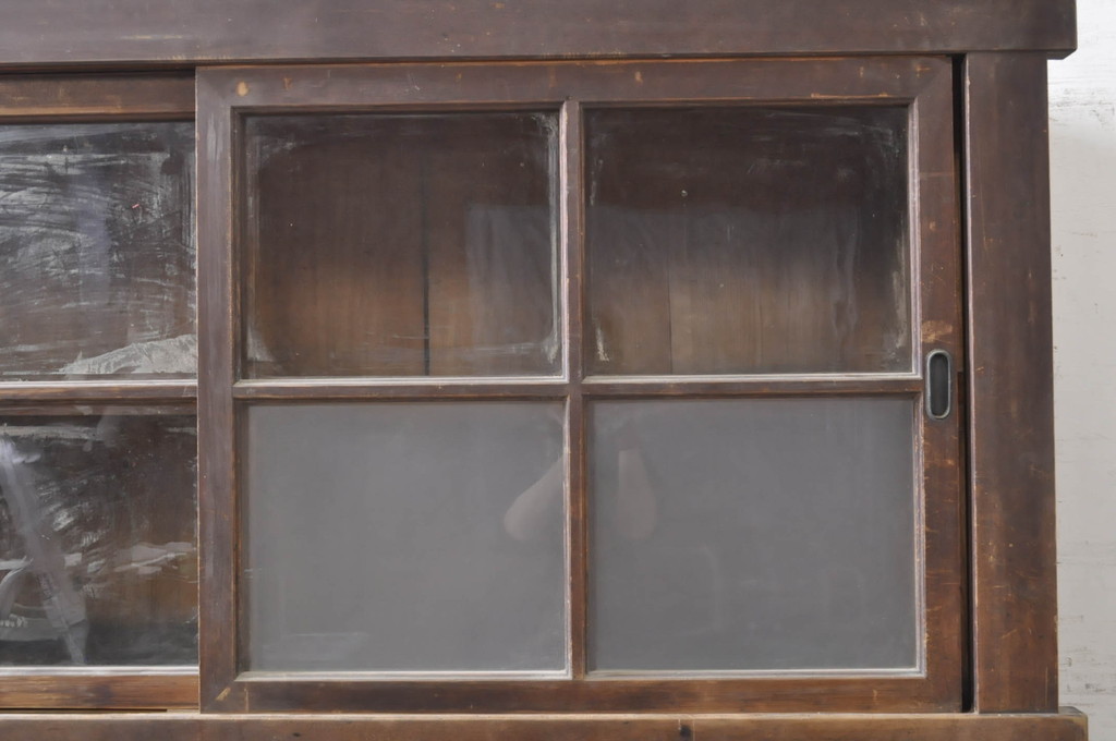 アンティーク家具　和製アンティーク　関西系　ガラス引き戸の重ね水屋箪笥キャビネット(食器棚、収納棚)(R-037131)