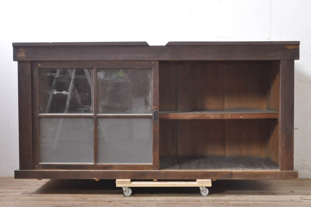 アンティーク家具　和製アンティーク　関西系　ガラス引き戸のサイドボード(食器棚、収納棚)(R-037132)