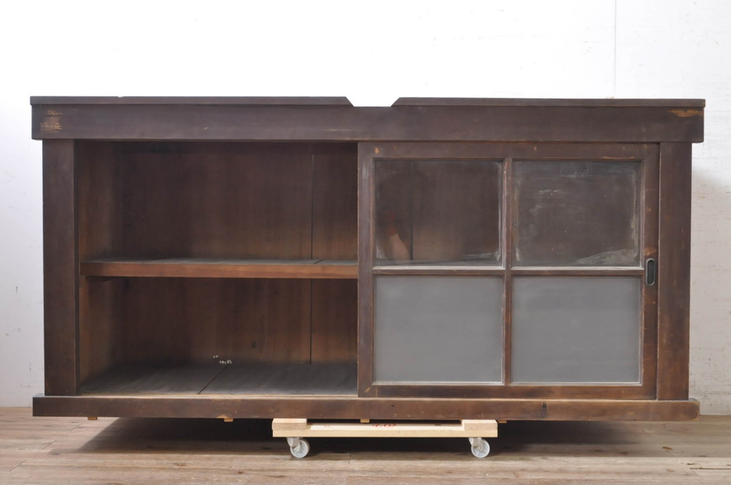 アンティーク家具　和製アンティーク　関西系　ガラス引き戸のサイドボード(食器棚、収納棚)(R-037132)