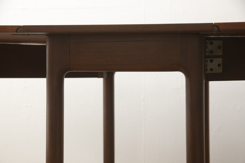 イギリスヴィンテージ　G-PLAN(ジープラン)　チーク材　シンプルなデザインで飽きのこないダイニングテーブル(バタフライテーブル、拡張式テーブル、ドロップリーフテーブル、ビンテージ)(R-050153)