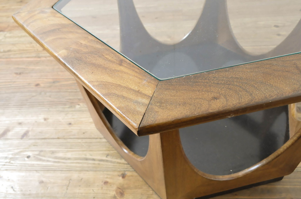イギリスビンテージ　G-PLAN(ジープラン)　Fresco(フレスコ)　ガラストップがおしゃれなローテーブル(センターテーブル、サイドテーブル、カフェテーブル、コーヒーテーブル、カクテルテーブル、北欧、ヘキサゴン、ヴィンテージ)(R-064162)