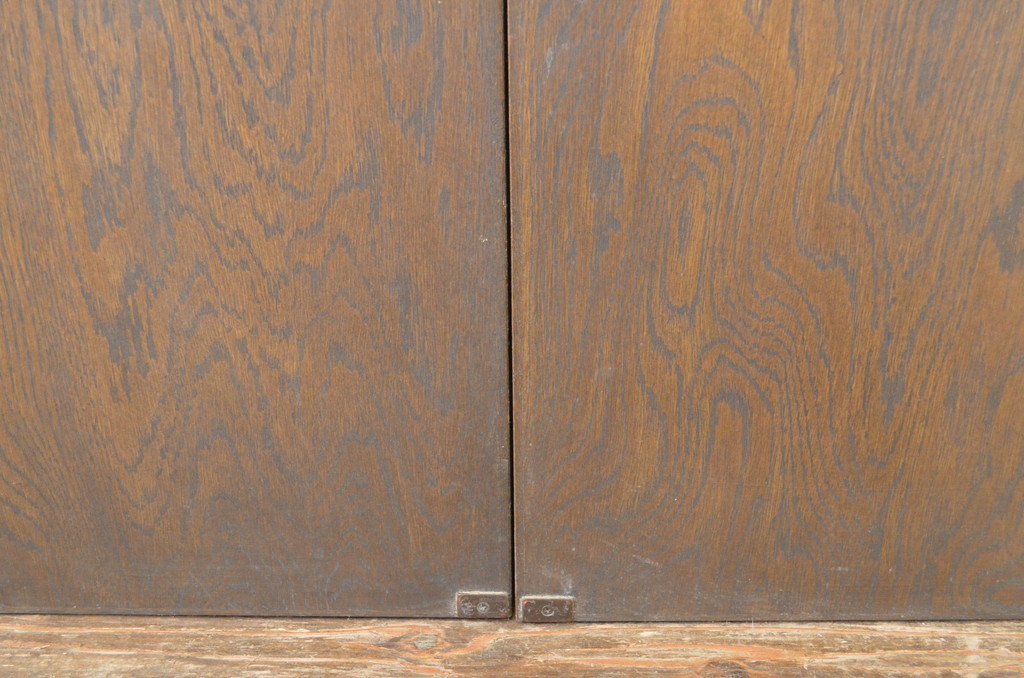ビンテージ建具　永田良介商店　美しい幾何学模様のデザインが目を惹くアクセントになる扉2枚セット(両開きドア1対、窓、木製ドア、収納建具、ヴィンテージ)(R-064570)