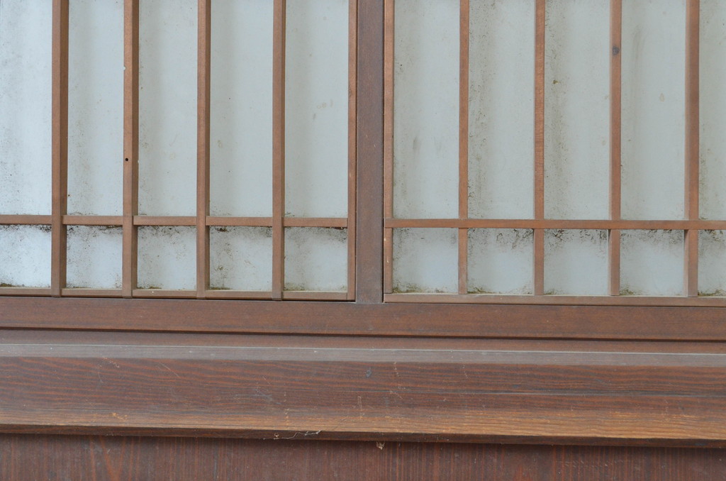 アンティーク建具　上品な和の雰囲気漂う格子ガラス入りの帯戸1枚(引き戸、板戸、ガラス帯戸)(R-064298)