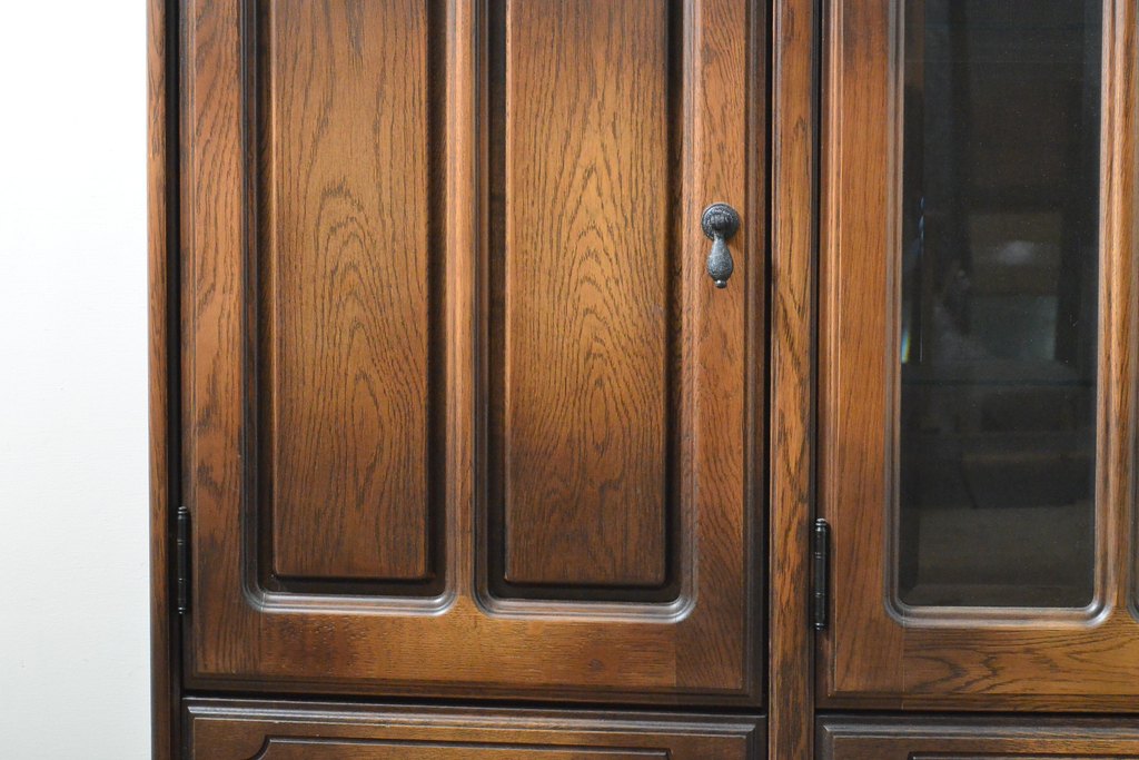 中古　美品　渡部木工　エスカルゴ　ナラ材　凝った造りが素敵なサイドボード(定価約50万円)(収納棚、戸棚、リビングボード)(R-059469)