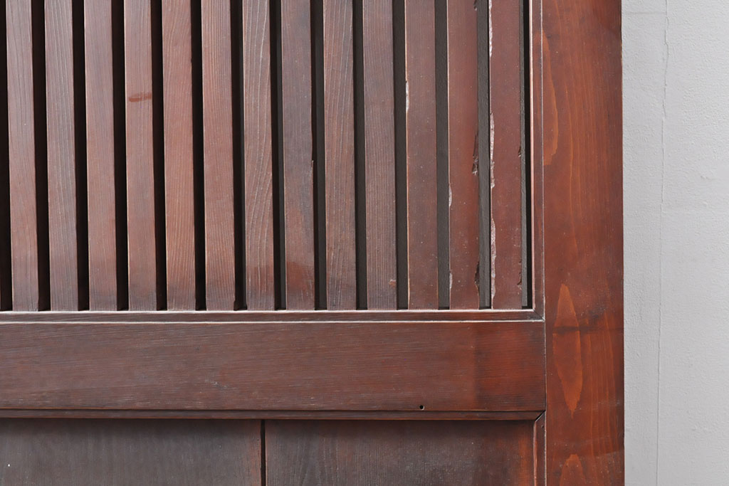 アンティーク建具　枠・ヒノキ材(檜)　板・ケヤキ材(欅)　赤みがかった木色が風格のある格子蔵戸(玄関戸、玄関ドア、引き戸、枡格子)(R-054216)
