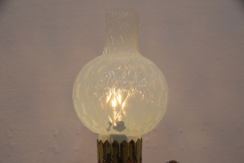 ヴィンテージ照明　ヨーロッパ　オパールセント　まるでキャンドルのような珍しいデザインが魅力のガラス製豆ランプ(デスクスタンド、スタンドライト、卓上照明、ビンテージ)(R-054322)