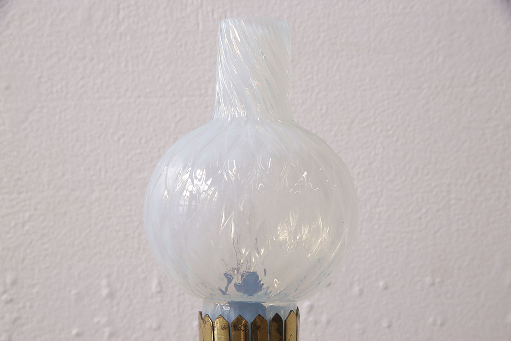 ヴィンテージ照明　ヨーロッパ　オパールセント　まるでキャンドルのような珍しいデザインが魅力のガラス製豆ランプ(デスクスタンド、スタンドライト、卓上照明、ビンテージ)(R-054322)
