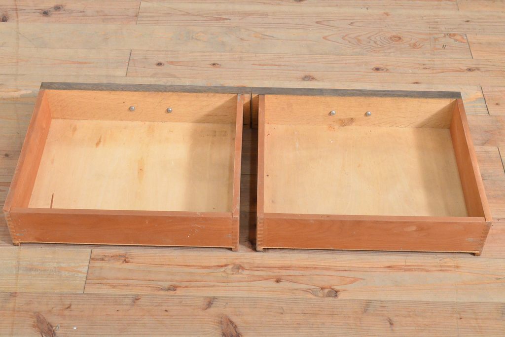 和製ビンテージ　神戸洋家具　オーク材　シンプルなデザインの中に品の良さが感じられるキャビネット(食器棚、収納棚、戸棚、ヴィンテージ)(R-059459)
