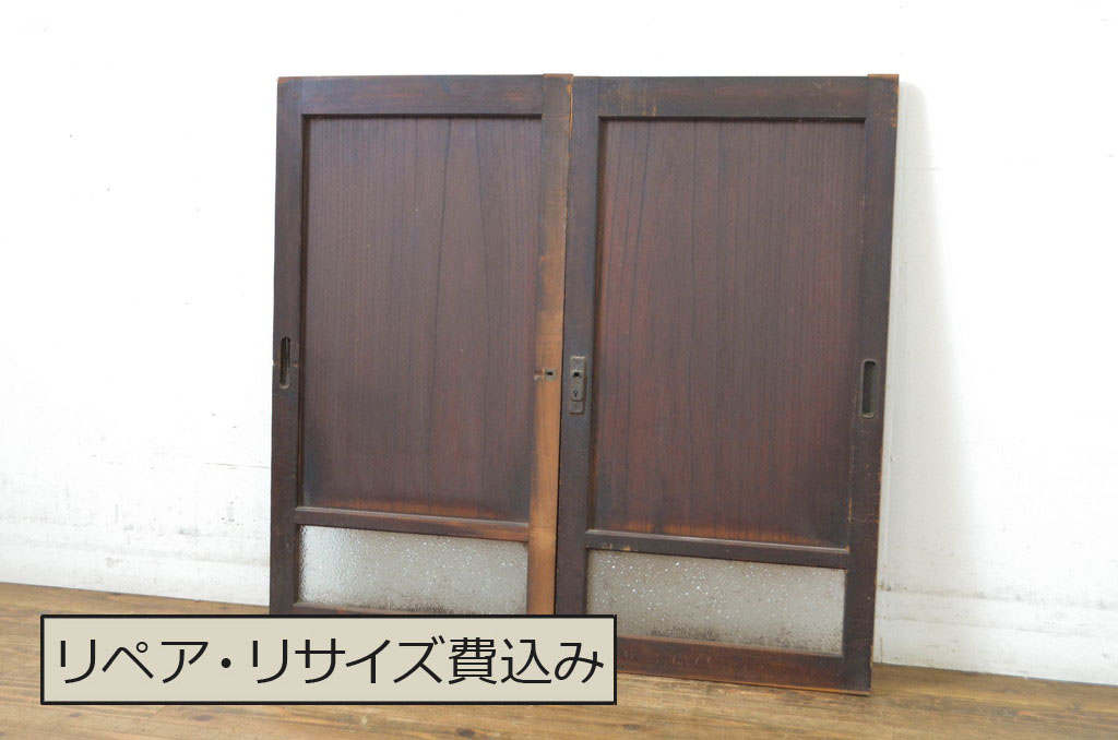 アンティーク建具　古い欅(ケヤキ)材の鏡板が趣を醸し出している小さな窓2枚セット(ガラス戸、引き戸)(R-064561)