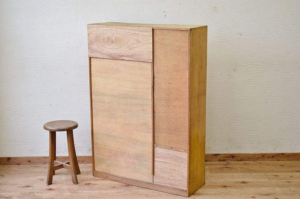 レトロ家具　レトロなデザインの変り型アンティーク本箱