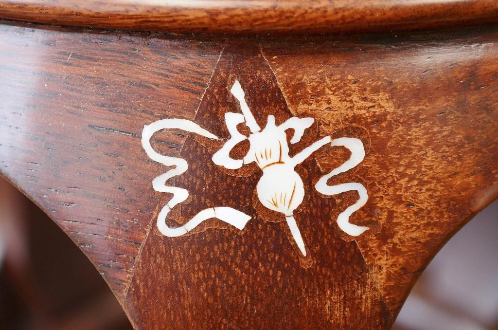 中古　唐木造りの高級螺鈿象嵌花台
