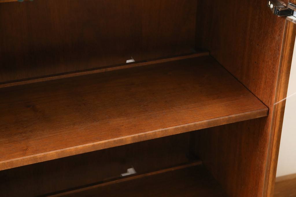 ヴィンテージ家具　ジャパンビンテージ　山品木工　照明付きで見せる収納におすすめのサイドキャビネット(サイドボード、収納棚、本箱、ブックケース)(R-054787)