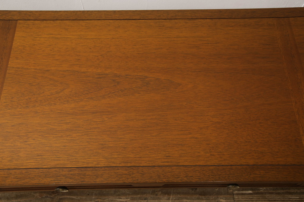 中古　DREXEL HERITAGE(ドレクセルヘリテイジ)　Triune(トライユン)　マホガニー材　洗練されたデザインとクラシカルな佇まいが魅力的なセンターテーブル(カクテルテーブル、リビングテーブル、ローテーブル)(R-061263)
