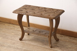 中古　民芸家具　日光彫り　脚や棚にまで施された彫刻が目を引くサイドテーブル(コンソールテーブル、ローテーブル)(R-053938)