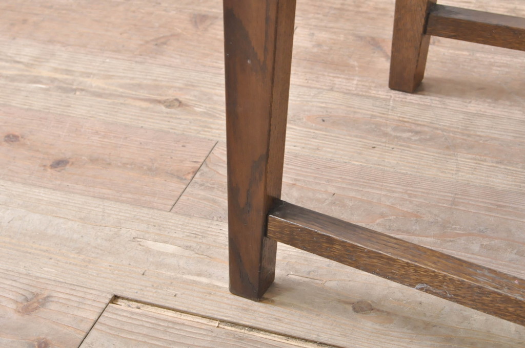 中古　横浜クラシック家具　ノックオンウッド(knockonwood)　Hand Made　オーク材　どこか懐かしい雰囲気漂うチェア2脚セット(ダイニングチェア、アームレスチェア、椅子、イス)(R-069819)