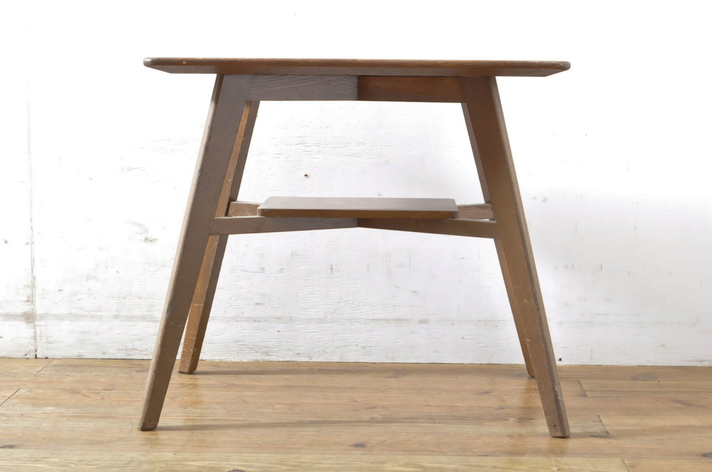 昭和レトロ　ナラ(楢)材　シンプルでモダンなデザインが魅力のサイドテーブル(ローテーブル、センターテーブル)(R-064530)