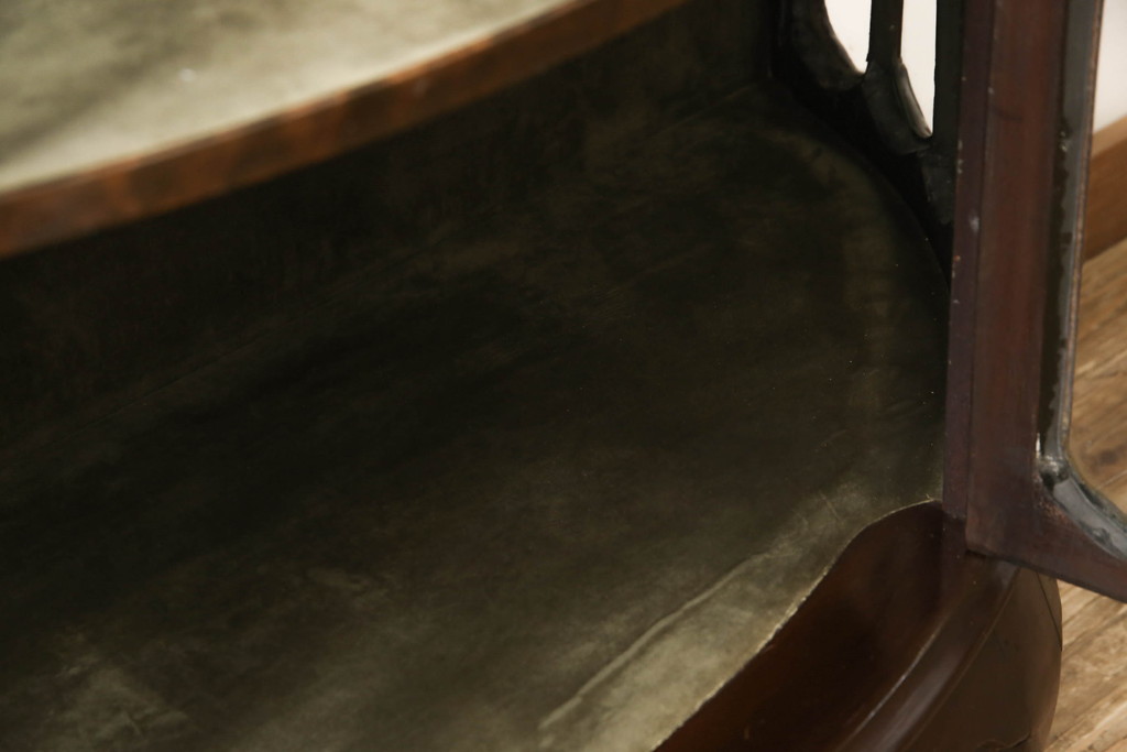 イギリスアンティーク　マホガニー材　クロウ&ボールの脚が風格を感じさせるハーフムーンキャビネット(ガラスケース、ショーケース、飾り棚、戸棚、収納棚、コンソールテーブル、半円)(R-063452)