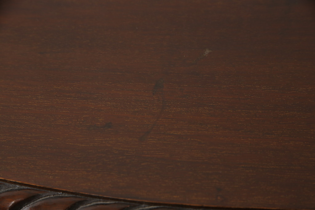 イギリスアンティーク　マホガニー材　クロウ&ボールの脚が風格を感じさせるハーフムーンキャビネット(ガラスケース、ショーケース、飾り棚、戸棚、収納棚、コンソールテーブル、半円)(R-063452)