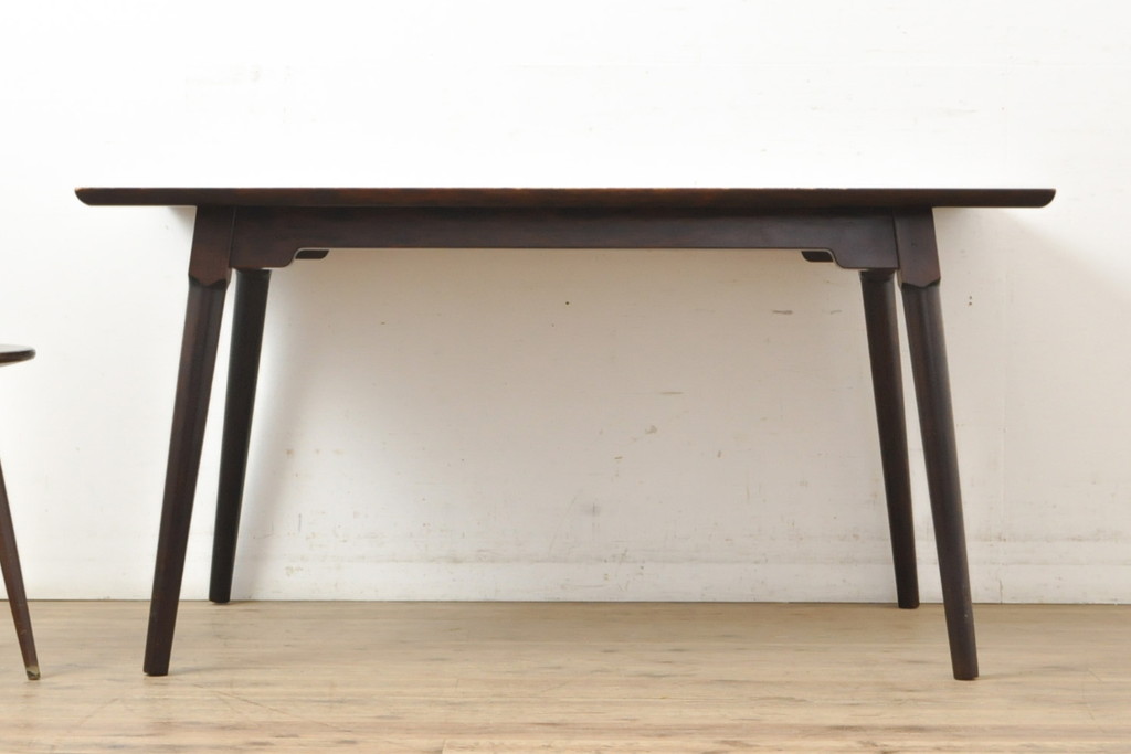 中古　松本民芸家具　シンプルなデザインが魅力的なダイニングテーブル(2人掛け)(R-059665)