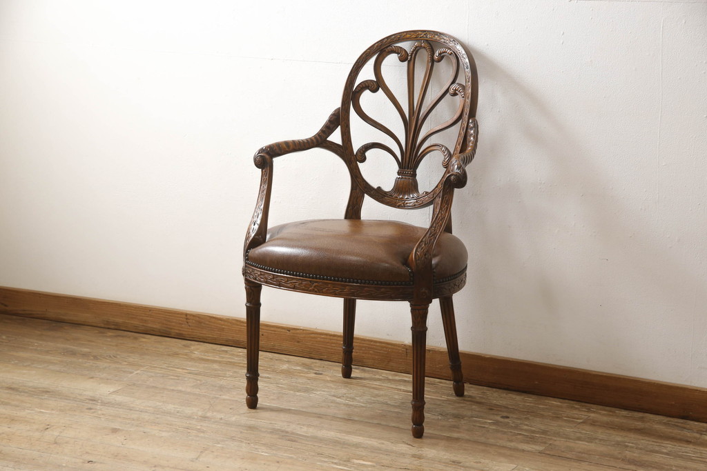 中古　美品　イギリス高級家具　THEODORE ALEXANDER(セオドア・アレキサンダー)　滑らかな曲線と細やかな彫刻が美しいアームチェア(ダイニングチェア、椅子)(R-062734)