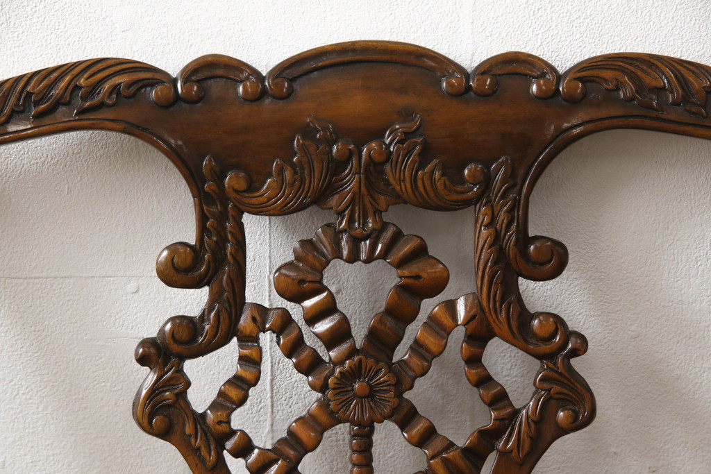 中古　美品　イギリス製　MAITLAND-SMITH(メートランドスミス)　本革(レザー)　透かし彫りデザインがエレガントなアームチェア(イス、椅子、ダイニングチェア)(定価約26万円)(R-063045)