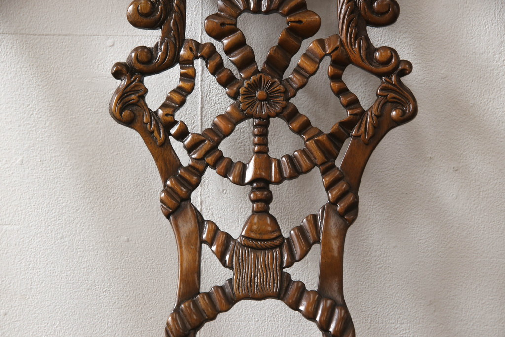 中古　美品　イギリス製　MAITLAND-SMITH(メートランドスミス)　本革(レザー)　透かし彫りデザインがエレガントなアームチェア(イス、椅子、ダイニングチェア)(定価約26万円)(R-063045)