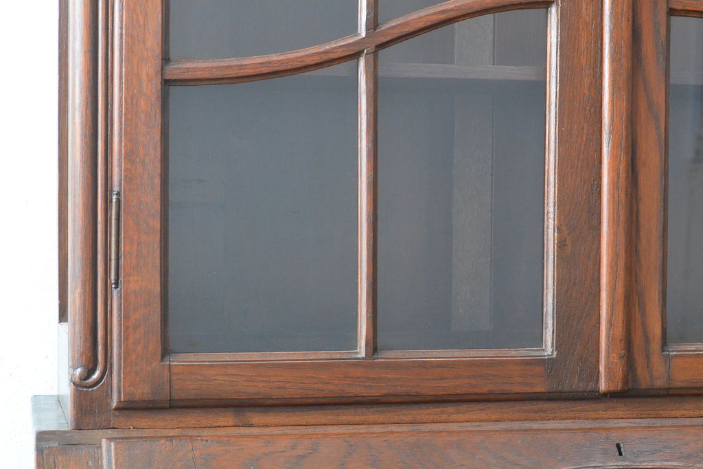 フランスアンティーク　オーク材　彫刻入り　クラシカルなデザインが美しいビューローブックケース(ライティングビューロー、本箱、飾り棚、ワークデスク、在宅ワーク、在宅用)(R-054512)