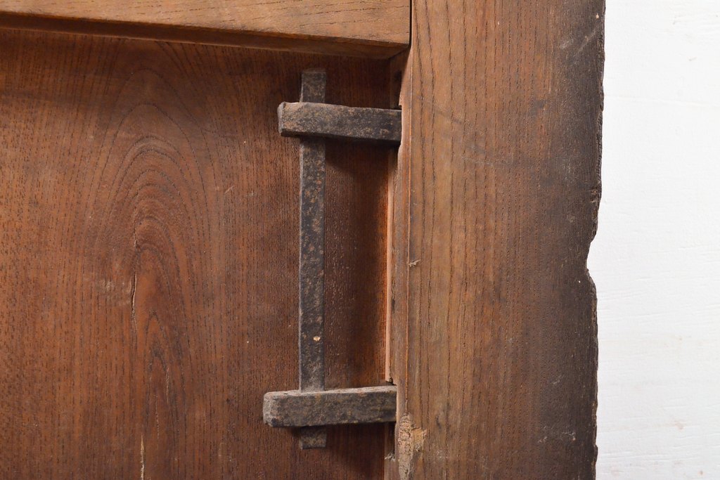 アンティーク建具　総欅(ケヤキ)材　重厚感のある佇まいが魅力の蔵戸1枚(玄関戸、引き戸、建具)(R-059225)
