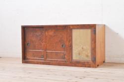 アンティーク家具　木製引き戸のシンプルな収納箪笥サイドボード(収納棚)(R-036605)