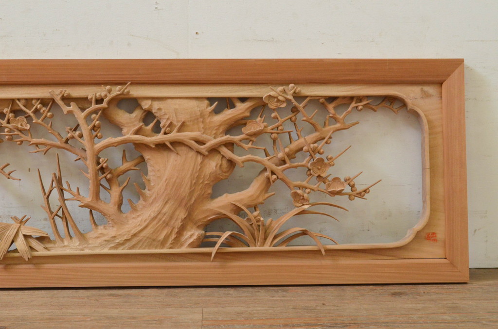 アンティーク建具　井波彫刻　躍動感ある梅が美しい彫刻欄間1枚(明り取り、明かり取り、在銘有り)(R-071589)