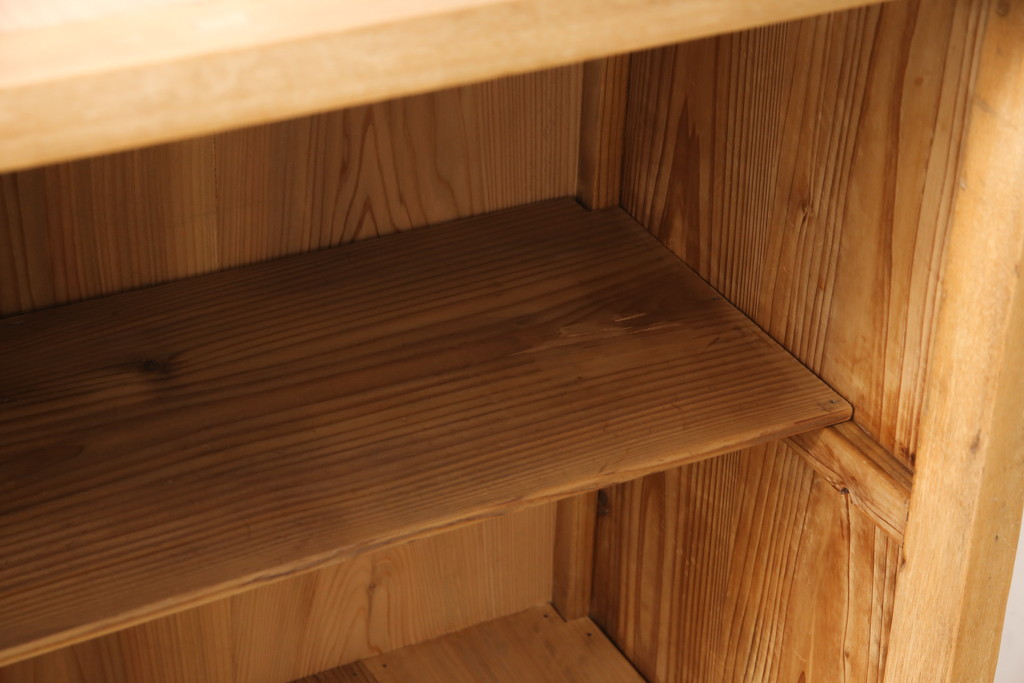 【セミオーダー家具実例】昭和中期の鉄脚付き収納棚にクリアワックス塗装を施しお仕上げました。(戸棚、飾り棚、オープン棚)