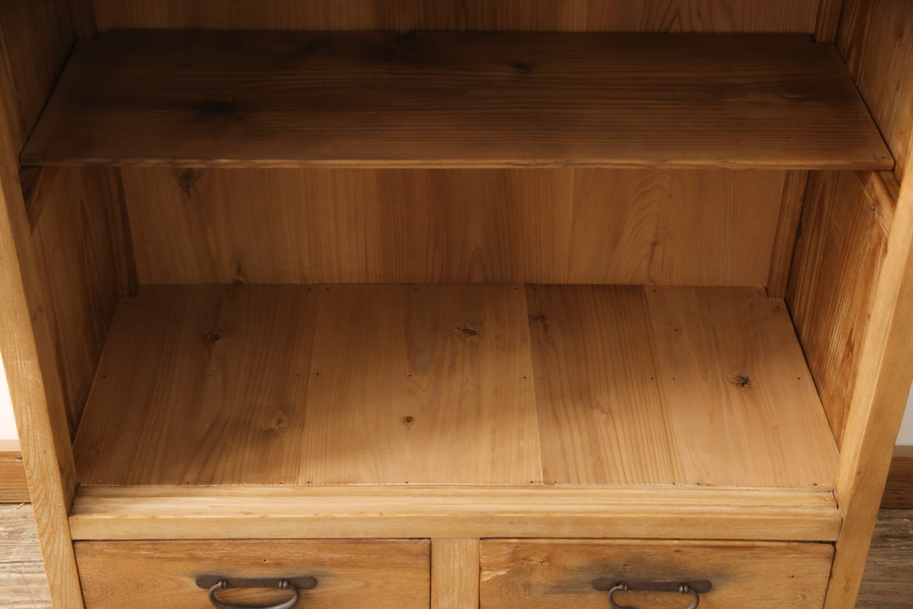 【セミオーダー家具実例】昭和中期の鉄脚付き収納棚にクリアワックス塗装を施しお仕上げました。(戸棚、飾り棚、オープン棚)