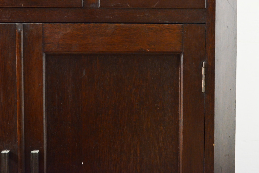 和製アンティーク　ナラ材　ヨーロピアンな雰囲気を醸し出すコーナーキャビネット(収納棚、飾り棚、戸棚)(R-059468)