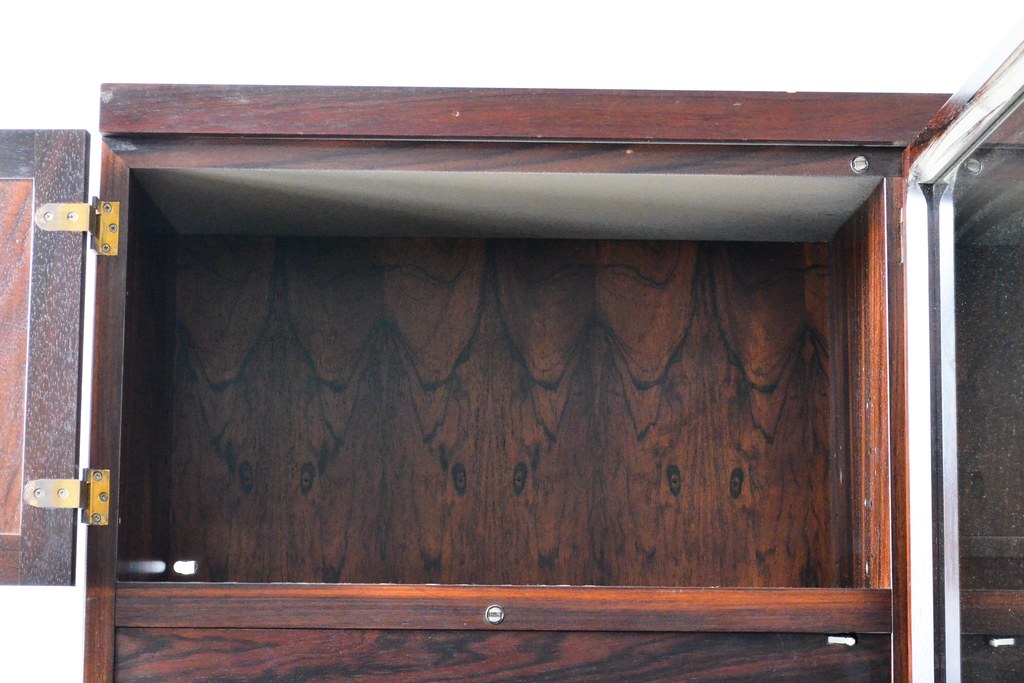 和製ビンテージ　山品木工(YAMASHINA)　ローズウッド　絶版品　高級感漂う上品なキャビネット(収納棚、食器棚、戸棚、飾り棚、本箱、ブックケース、ヴィンテージ)(R-059863)